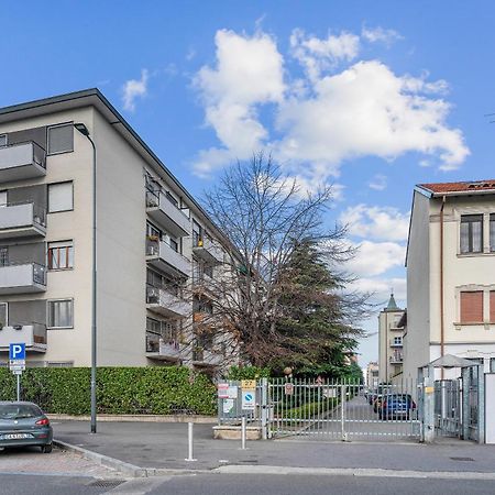 Rog27-Large Apartment With Transport Close To Home- Milán Exterior foto